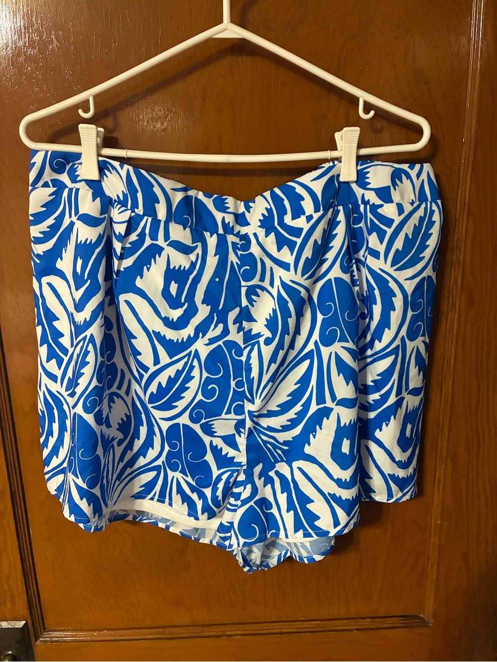 ❤️ 2/$10 - NWT Fashion Nova Blue and White Floral Skort